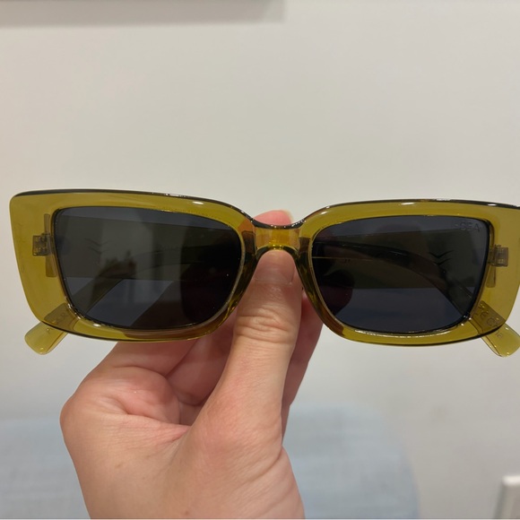 I-Sea Accessories - I-SEA Miley Polarized Sunglasses in Lime/Smoke